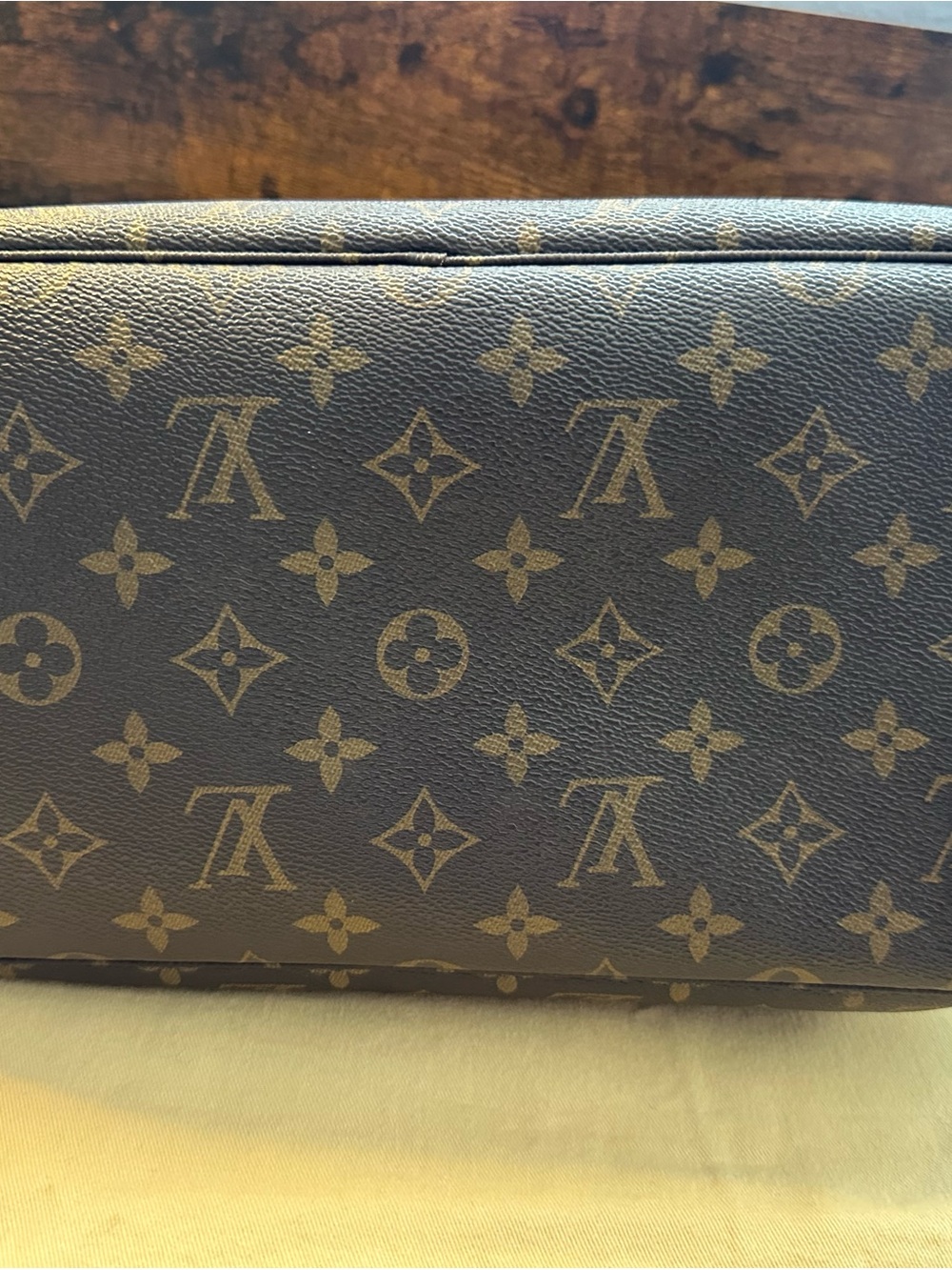 Louis Vuitton Neverfull Mm - Picture 9 of 12
